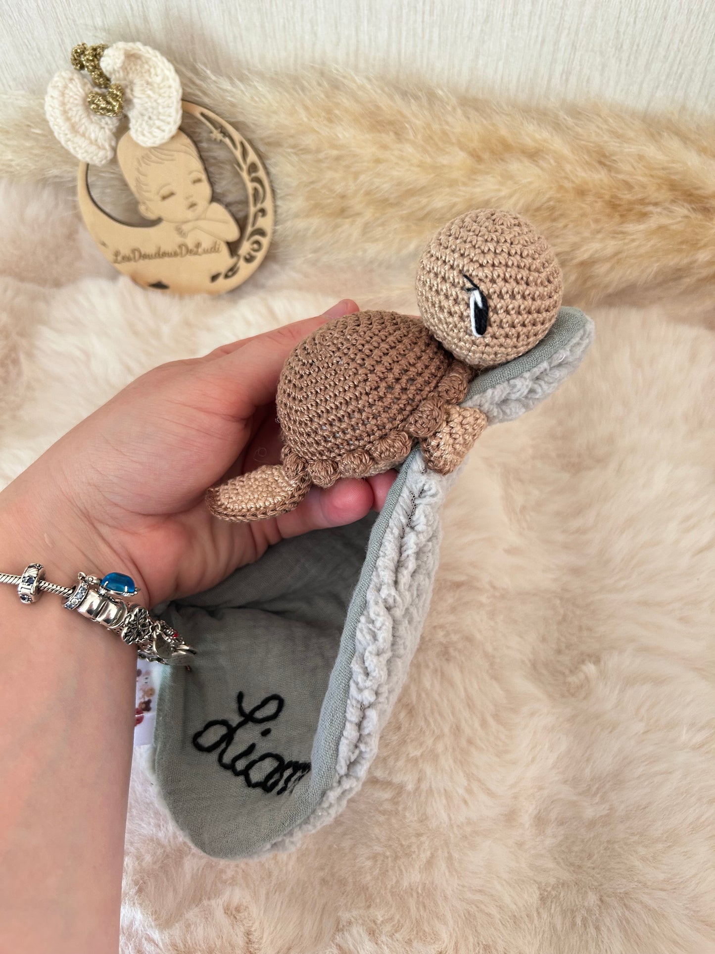 Lily La Tortue Marron Clair-Beige foncé