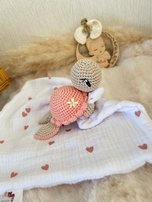 Lily La Tortue Rose Saumon-Sable Tissu petit cœur